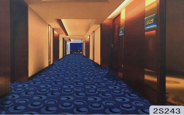 簇絨地毯